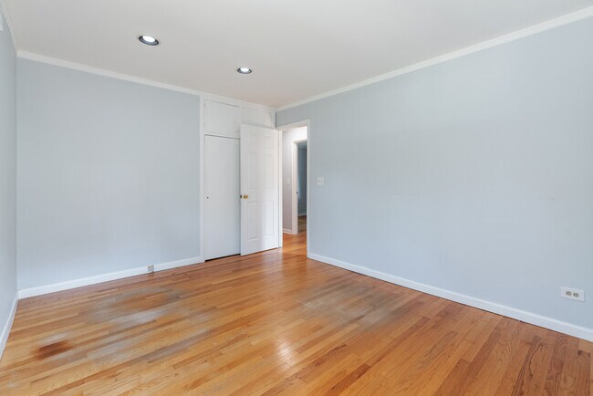 Building Photo - 301 N Derbyshire Ave