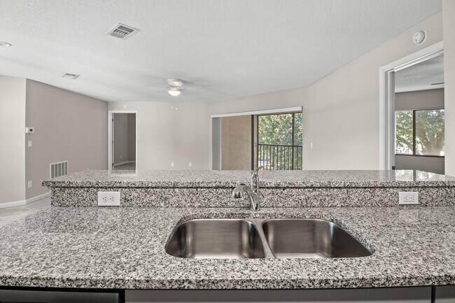 Building Photo - 2625 Heathcote Dr