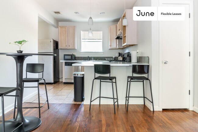 Building Photo - 1001 Gullett Street