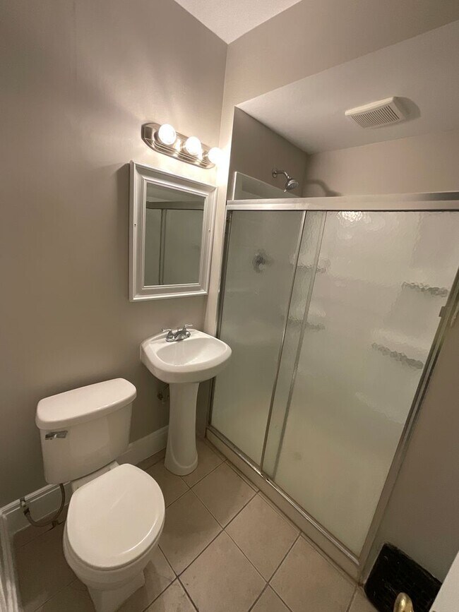 Building Photo - 19824 Pasnow Ave