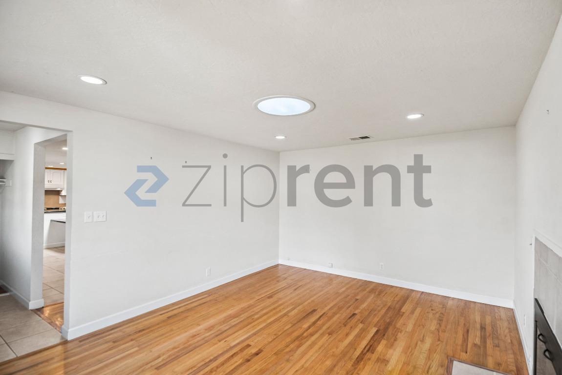 Building Photo - Unit