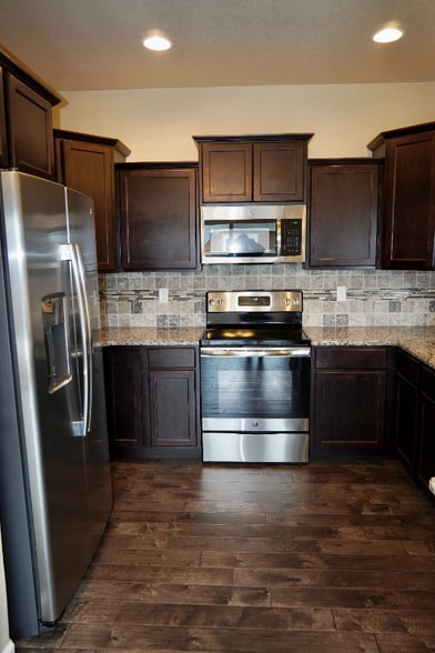 Building Photo - 5609 Shamrock Heights