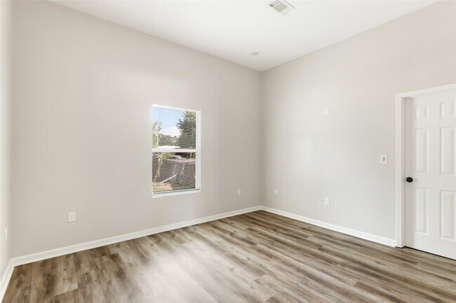 Building Photo - 1031 County Rd 3404
