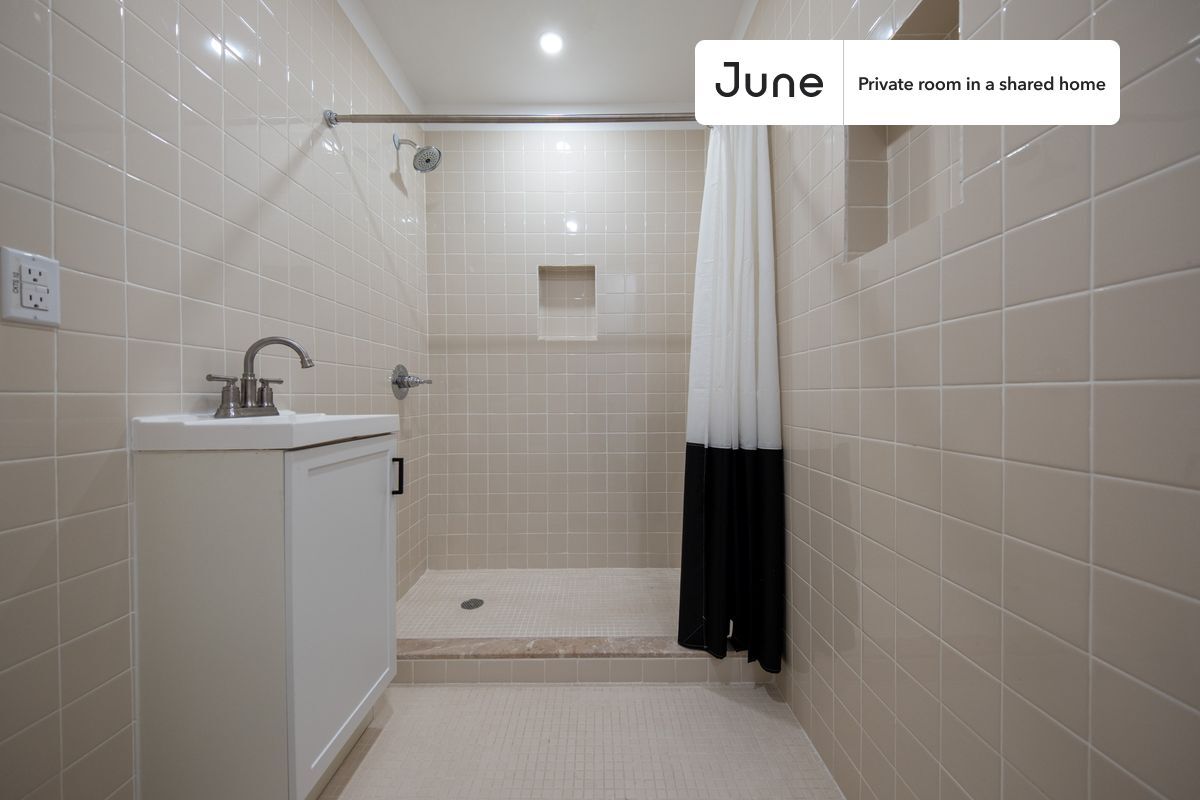 Building Photo - Room in Shared 4 bed/2 bath home in Ditmas Park