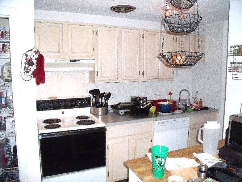 Building Photo - 50 Evergreen St