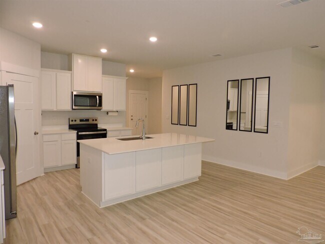 Building Photo - 5851 Sargassum Ln