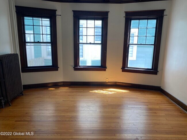 Building Photo - 663 Hudson Ave