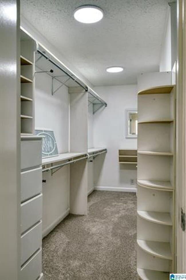 Building Photo - 1911 Glen Davis Ln