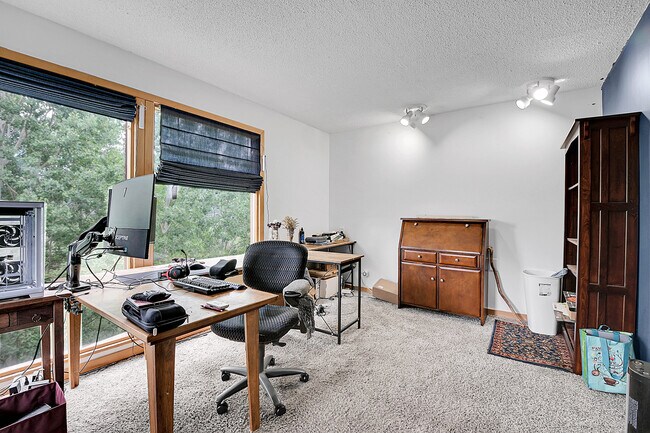 Building Photo - 204 Bristlecone Way