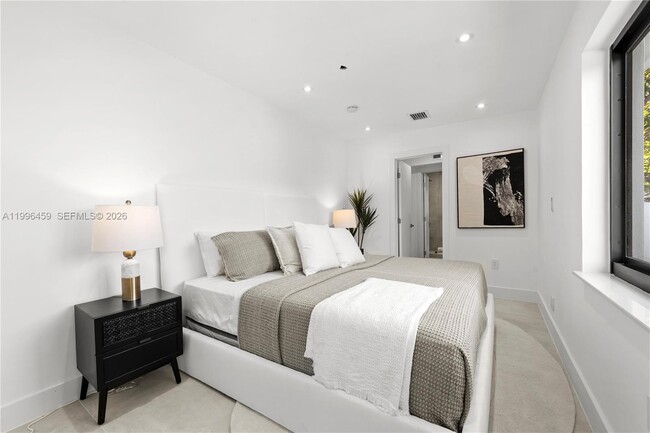 Building Photo - 8246 NE 2nd Ct