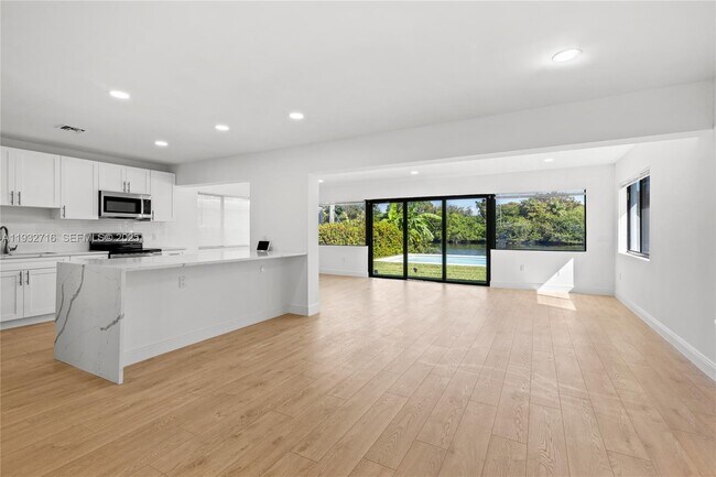 Building Photo - 317 N 31st Ave