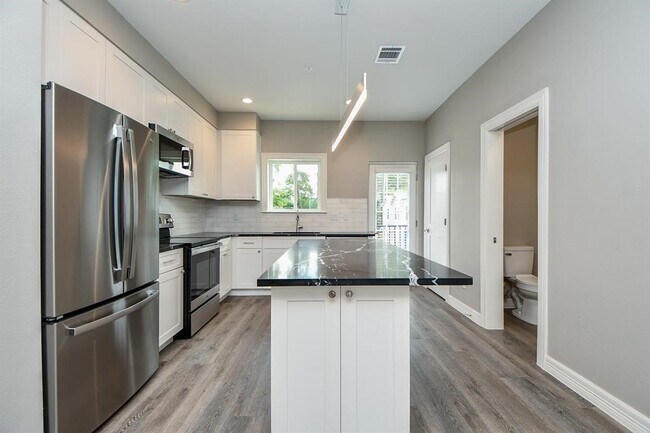 Building Photo - 5262 Ella Blvd