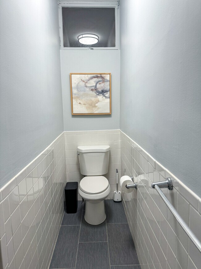 Building Photo - 636 Washington St