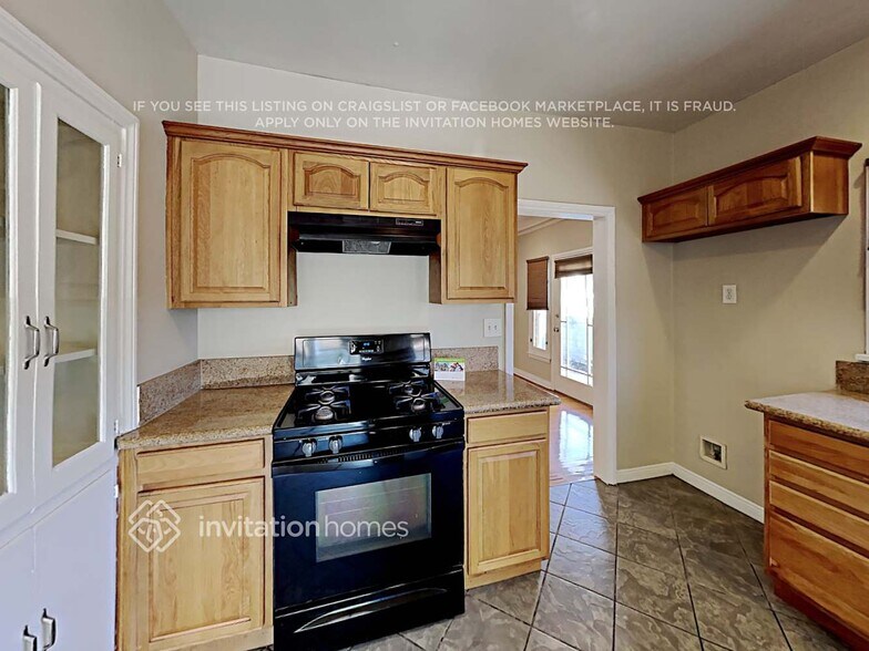 Building Photo - 1852 W 78th St