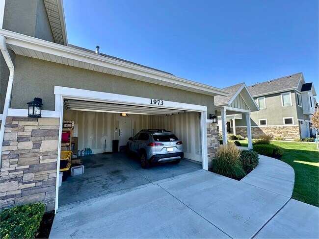 Building Photo - 1973 Park Rim Way