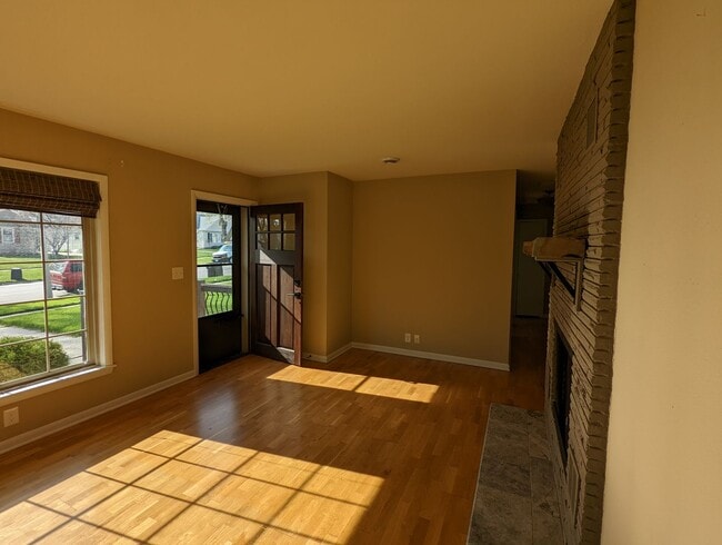 Building Photo - COMING SOON! Stunning 3 Bedroom Single Fam...