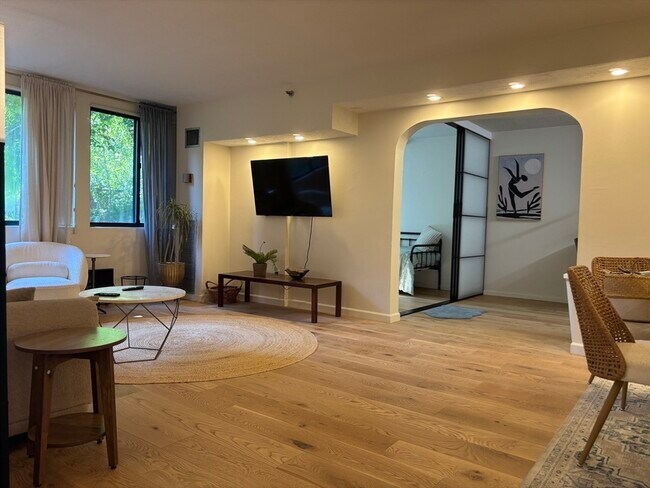 Building Photo - 1731 Beacon St