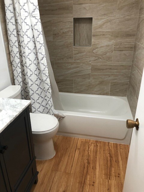 Shower in Bathroom - 4607 Plaza Ln