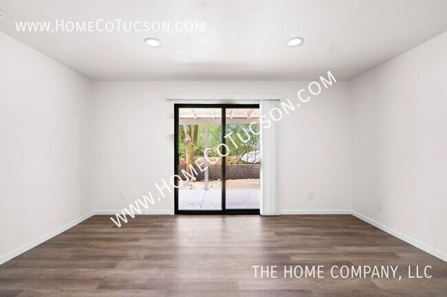Building Photo - 7441 N Gilbert Pl