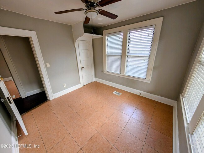 Building Photo - 2701 Myra St