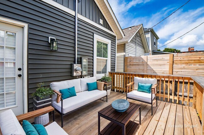 Building Photo - MOVE-IN SPECIAL: $500 OFF DEPOSIT! Stunnin...