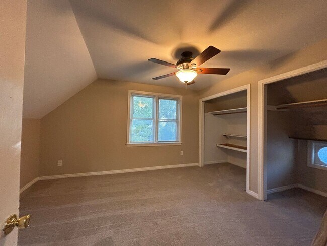 Building Photo - 170 Benton St