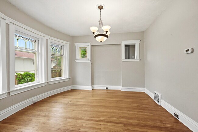 Building Photo - $4,720.95 with $300 off the first month's rent, 5 Beds - 5 Bath, Single Family Home in Denver wit...