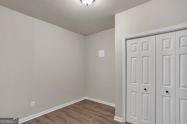 Building Photo - 568 Garden View Ct