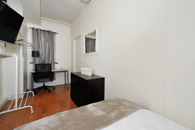 Building Photo - 485 9th Ave