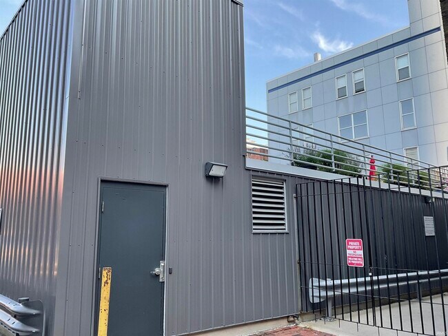 Building Photo - 112 W Washington Blvd