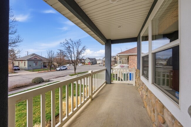 Building Photo - 574 Pugsley St