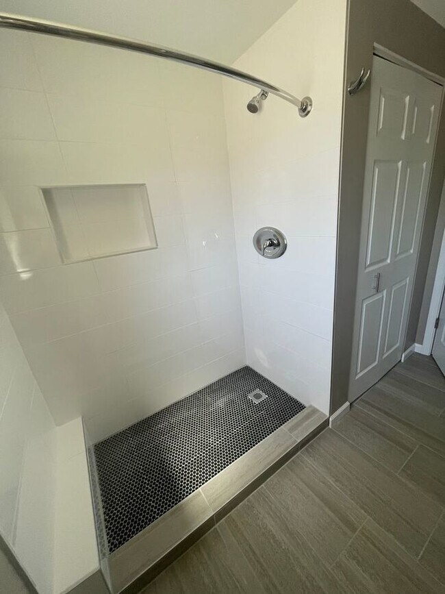 Building Photo - 3838 W Sylvania Ave 201 Toledo, OH 43623