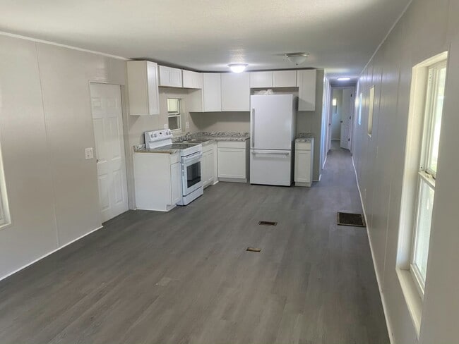 Building Photo - 4 Crest Ave