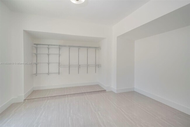 Building Photo - 590 SW 23rd Ave