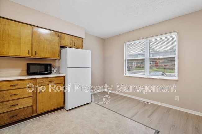 Building Photo - 701 Linwood Dr