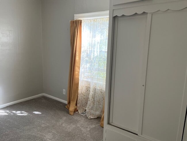 Building Photo - Old Town Updated 3 bed home with detached garage - Sign a Lease during the month of December and ...