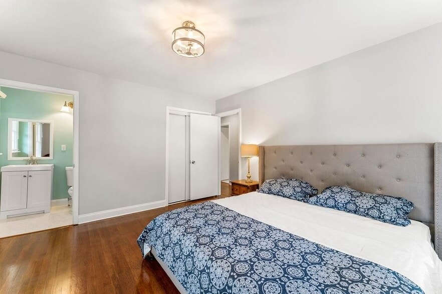 Building Photo - 1131 Custer Ave SE