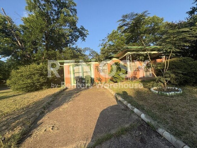 Building Photo - Great Location in South Arlington