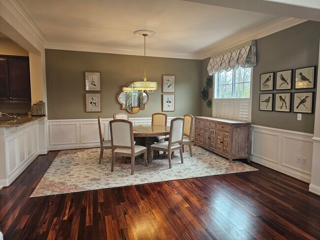 Building Photo - New Listing in Apex!
