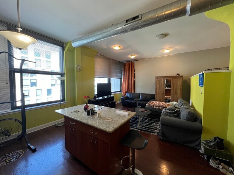 Building Photo - 1100 S Broad St