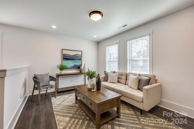 Building Photo - 1241 Eastway Dr