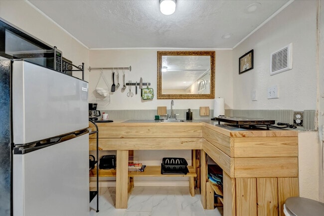 Building Photo - 4213 E Yukon St