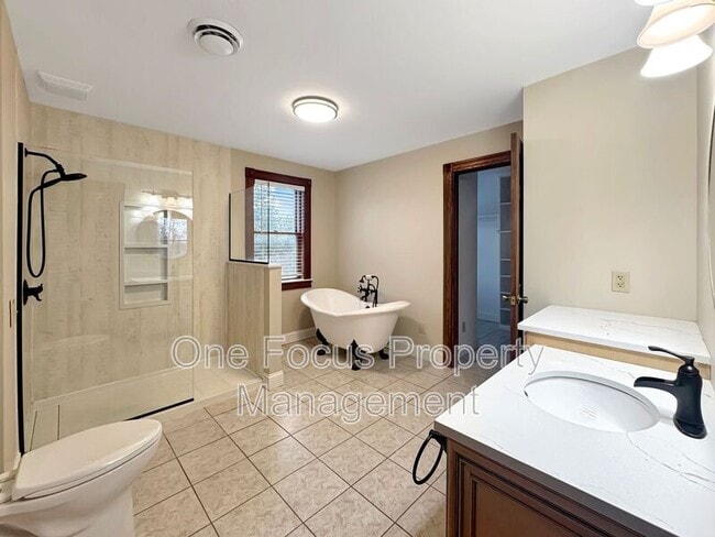 Building Photo - 340 Washington St N