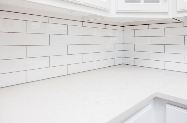 Building Photo - 4893 Somerset Dr