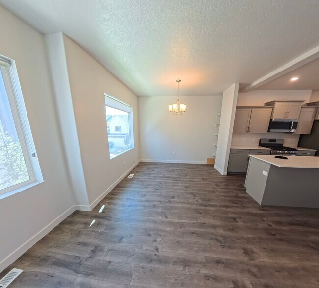 Building Photo - Lexington Townhome - Orem