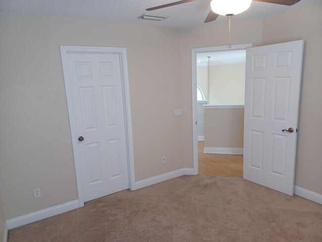 Building Photo - Gorgeous 3 BR 2 BA Lake View Rental