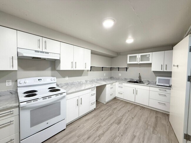 Building Photo - 803 Waimanu St