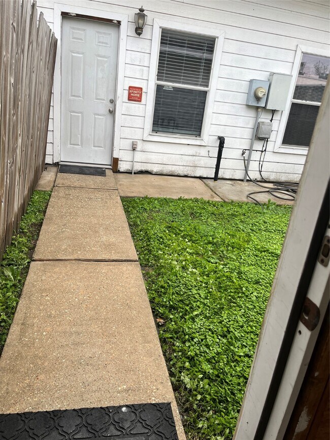 Building Photo - 4219 Benard Ct