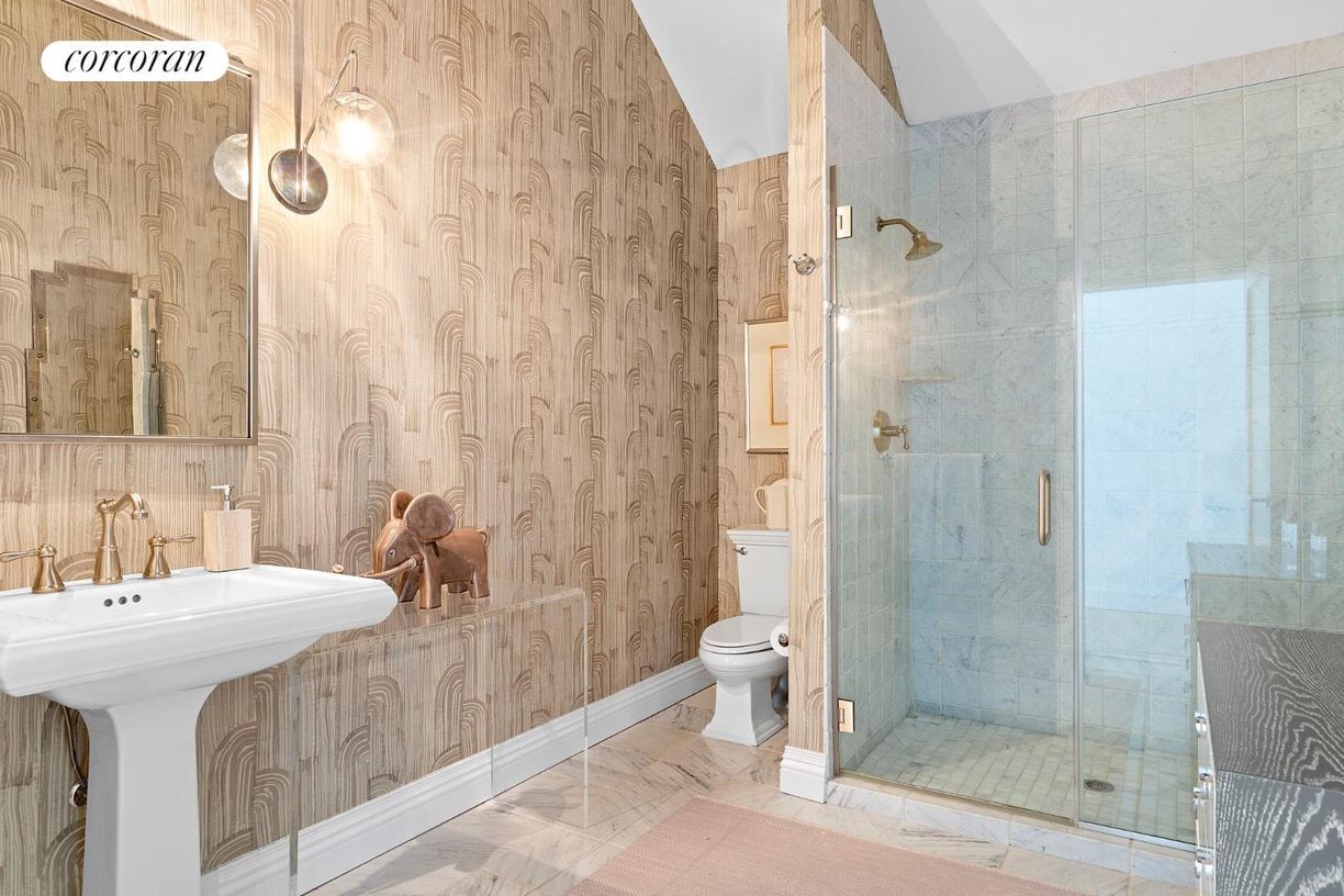 Building Photo - 8 Whispering Fields Ct