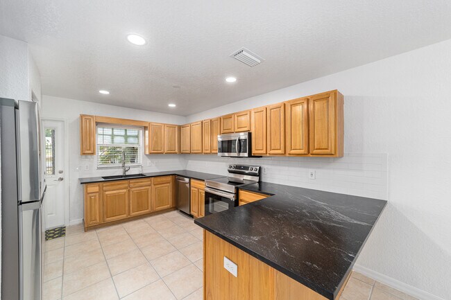 Building Photo - 3630 NE 8th Pl